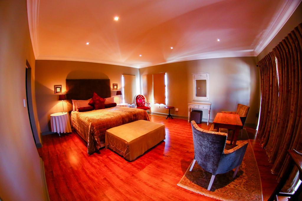 อลาบาสเตอร์ บ็อกซ์ บีแอนด์บี Hotel ลางเงอบาน ห้อง รูปภาพ