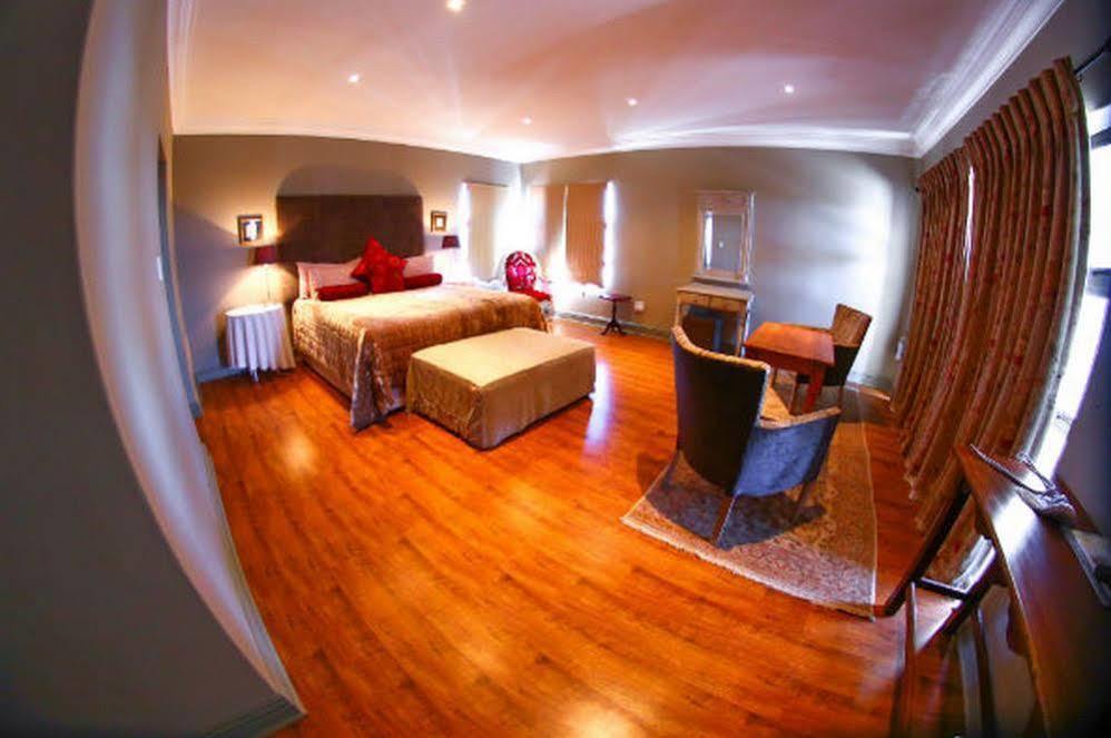 อลาบาสเตอร์ บ็อกซ์ บีแอนด์บี Hotel ลางเงอบาน ภายนอก รูปภาพ